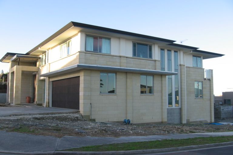 Photo of property in 24 Courtneys, West Harbour, Auckland, 0618