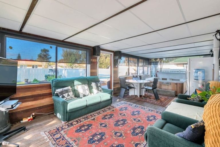 Photo of property in 12 Salas Place, Papakura, 2110