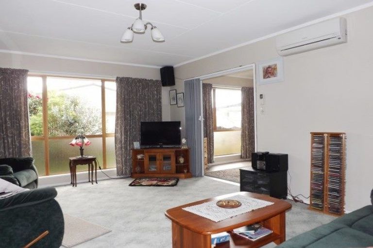 Photo of property in 10 Te Kama Street, Levin, 5510