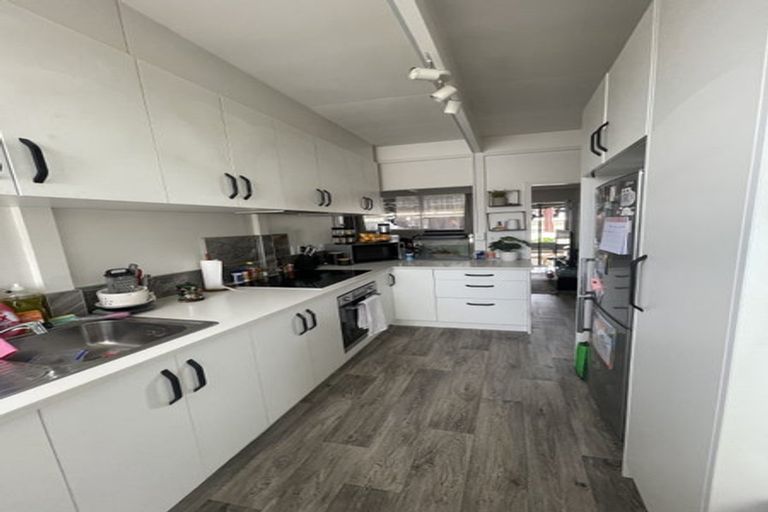 Photo of property in 2/52 Glen Road, Ranui, Auckland, 0612