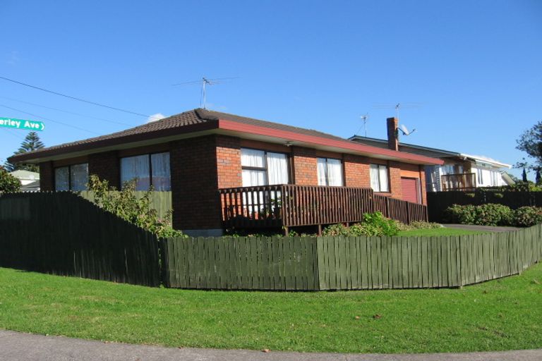 Photo of property in 1/60 Flanshaw Road, Te Atatu South, Auckland, 0610