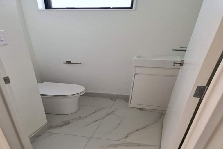 Photo of property in 107b Wharf Road, Te Atatu Peninsula, Auckland, 0610