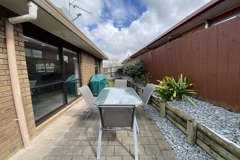 Photo of property in 1/92 Mirrabooka Avenue, Botany Downs, Auckland, 2010