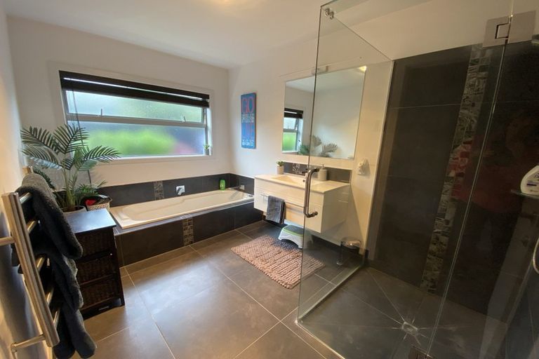 Photo of property in 6 Chestnut Close, Kelvin Grove, Palmerston North, 4414