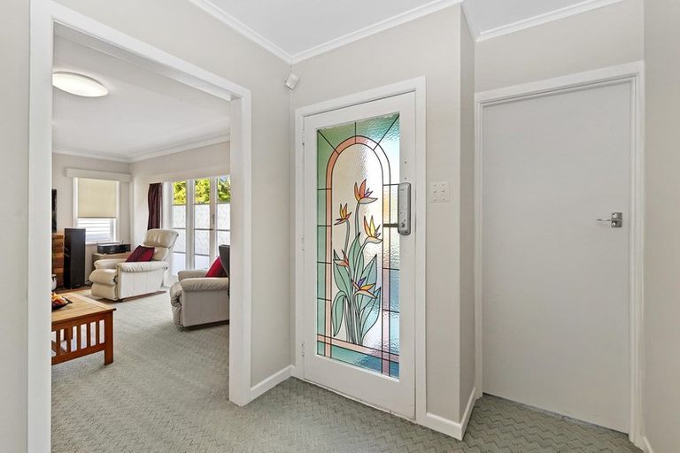 Photo of property in 6 Marlene Avenue, Te Atatu South, Auckland, 0610