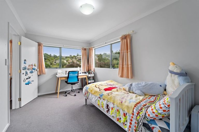 Photo of property in 32a Deverell Place, Northcross, Auckland, 0632