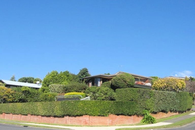 Photo of property in 16 Charles Dickens Drive, Mellons Bay, Auckland, 2014