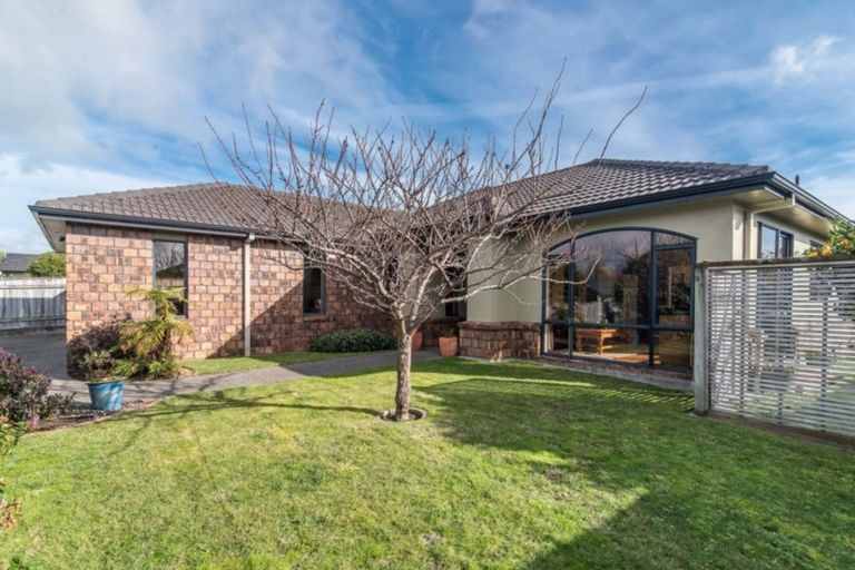 Photo of property in 21 Regent Drive, Paraparaumu Beach, Paraparaumu, 5032