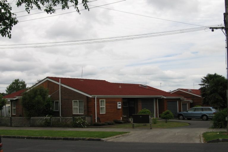 Photo of property in 21 Walmer Road, Point Chevalier, Auckland, 1022