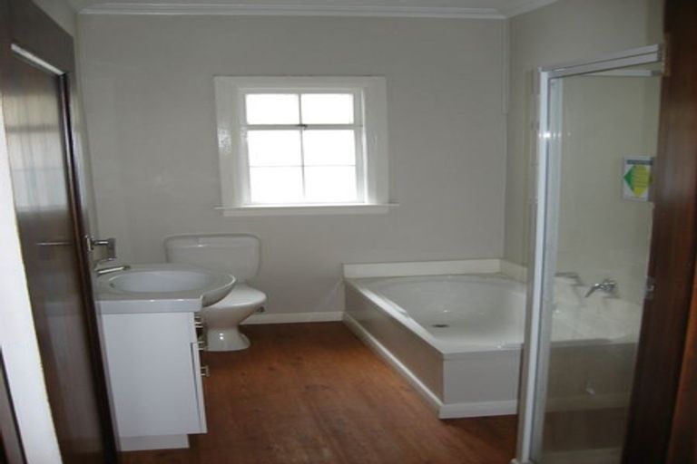 Photo of property in 34 Queens Drive, Kilbirnie, Wellington, 6022