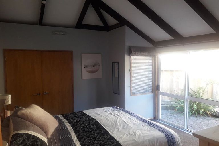 Photo of property in 196 Dowse Drive, Maungaraki, Lower Hutt, 5010