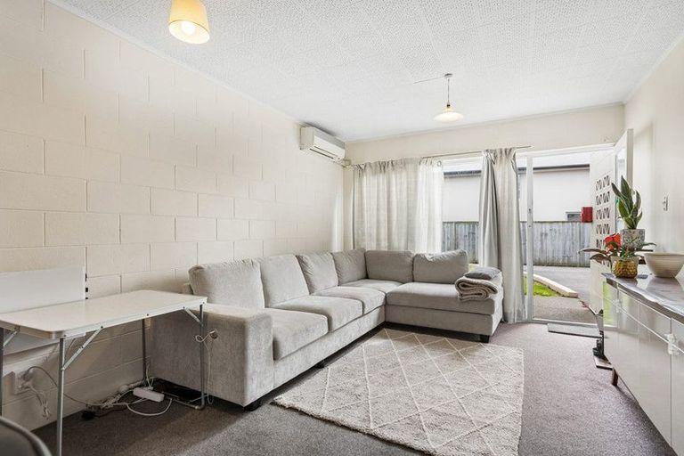 Photo of property in 2/53 Brockworth Place, Riccarton, Christchurch, 8011