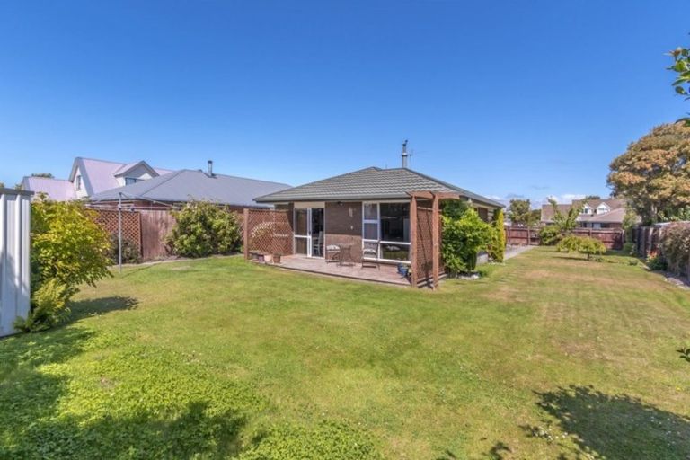 Photo of property in 3 Aberfoyle Place, Parklands, Christchurch, 8083