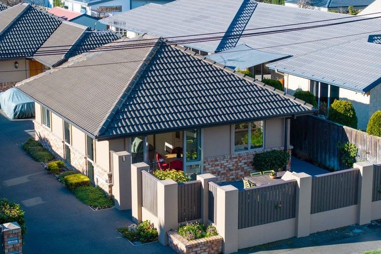 Photo of property in 21 Taupata Street, Redcliffs, Christchurch, 8081