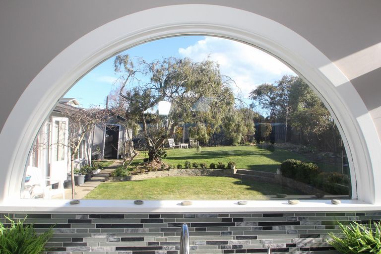 Photo of property in 2 Arthur Street, Holmes Hill, Oamaru, 9401