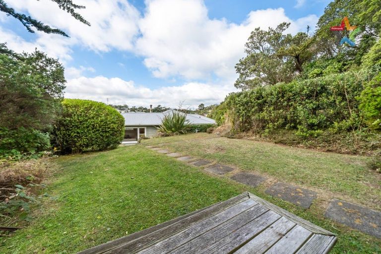 Photo of property in 64 Glanmire Road, Newlands, Wellington, 6037