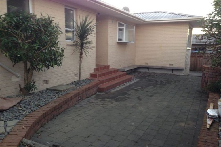 Photo of property in 1/104 Sandspit Road, Shelly Park, Auckland, 2014