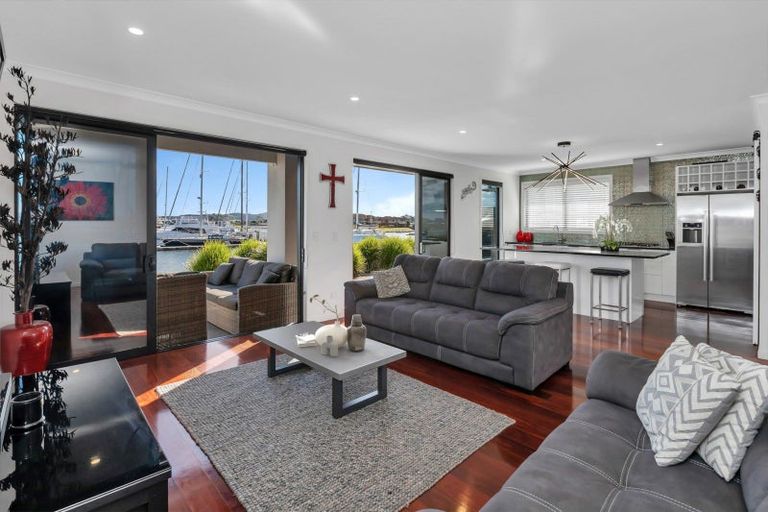 Photo of property in 7 Fred Carr Place, One Tree Point, 0118