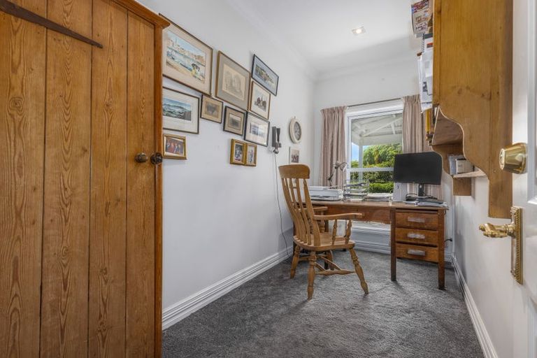 Photo of property in 68 Tarahunga Road, Levin, 5571