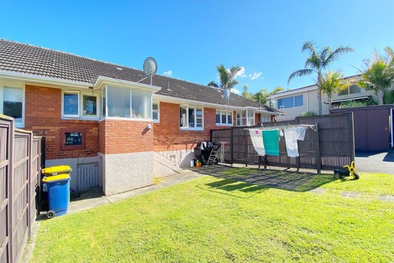 Photo of property in 2/6 Corrella Road, Belmont, Auckland, 0622