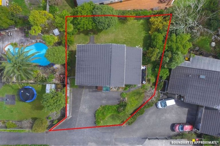 Photo of property in 1/17 Bronzewing Terrace, Unsworth Heights, Auckland, 0632