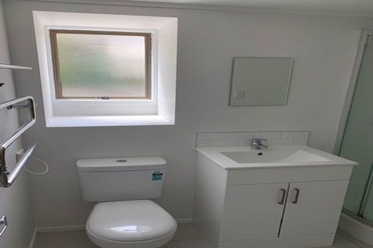 Photo of property in 1/10 Newstead Avenue, Browns Bay, Auckland, 0632