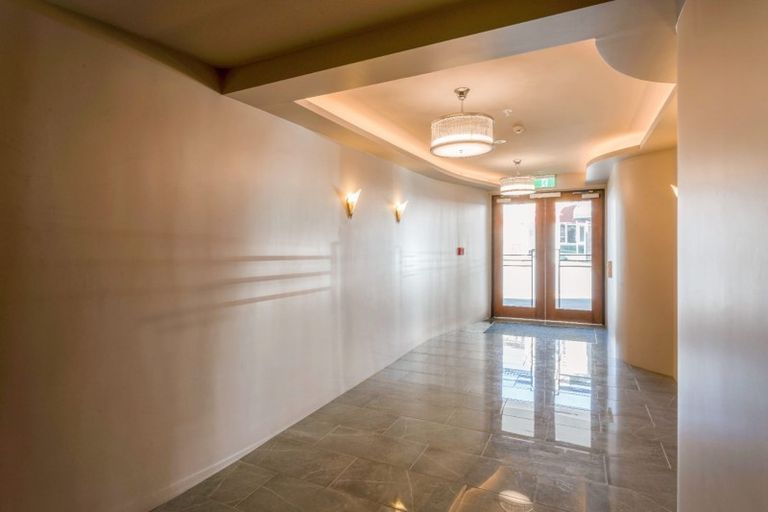 Photo of property in 202/3 Roxburgh Street, Mount Victoria, Wellington, 6011