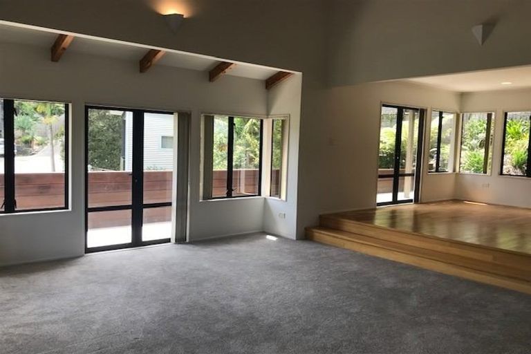 Photo of property in 7 Stitchbird Close, Murrays Bay, Auckland, 0630