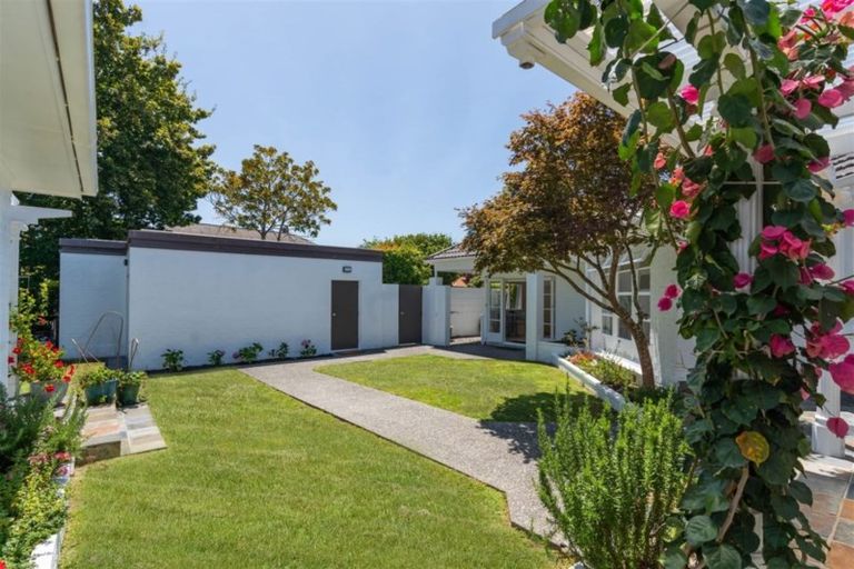 Photo of property in 31b Stanley Point Road, Stanley Point, Auckland, 0624