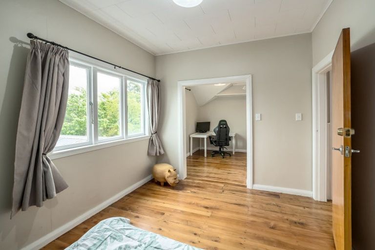 Photo of property in 98 Brandon Street, Featherston, 5710