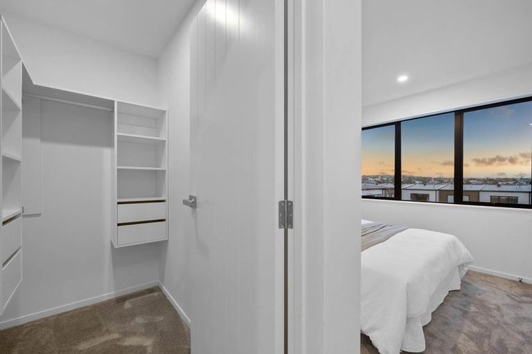 Photo of property in 33c Garadice Road, Rothesay Bay, Auckland, 0630