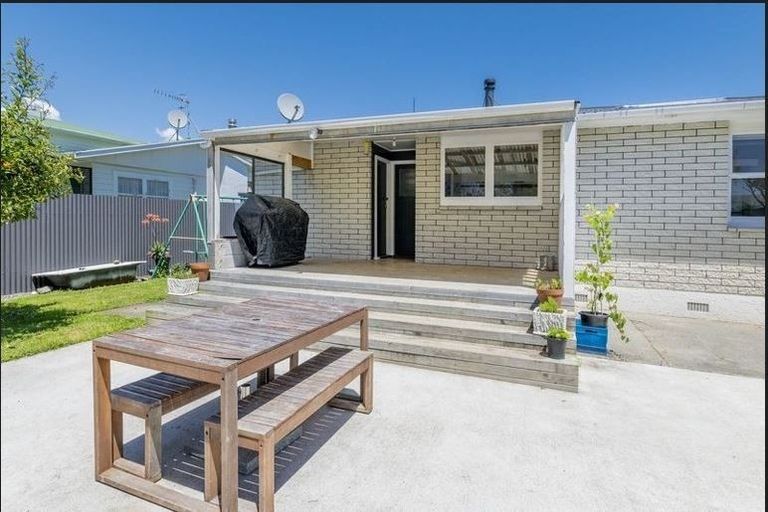 Photo of property in 172 Queen Street West, Levin, 5510