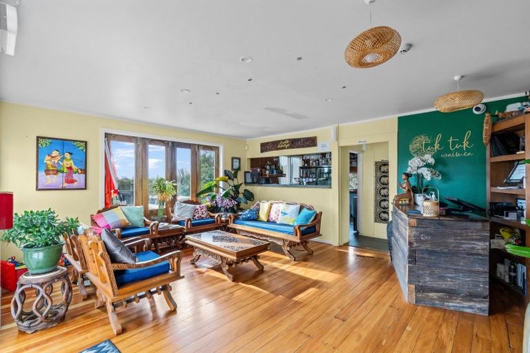 Photo of property in 1 Waimea Road, Waikanae Beach, Waikanae, 5036