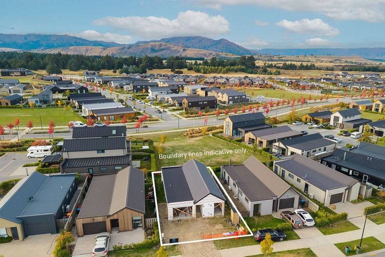 Photo of property in 32 Obelisk Street, Wanaka, 9305