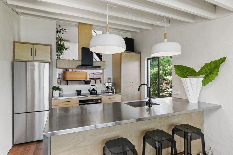 Photo of property in 31 Howard Road, Point Howard, Lower Hutt, 5013