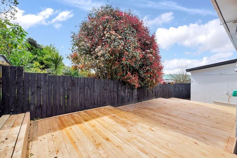 Photo of property in 52 Roberts Road, Te Atatu South, Auckland, 0610
