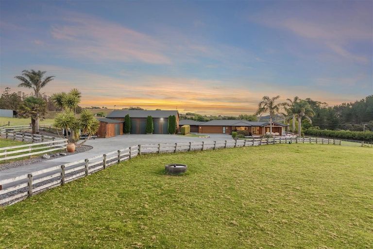 Photo of property in 883 Peak Road, Helensville, 0875