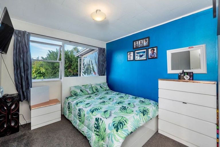 Photo of property in 33 Huruhuru Road, Massey, Auckland, 0614