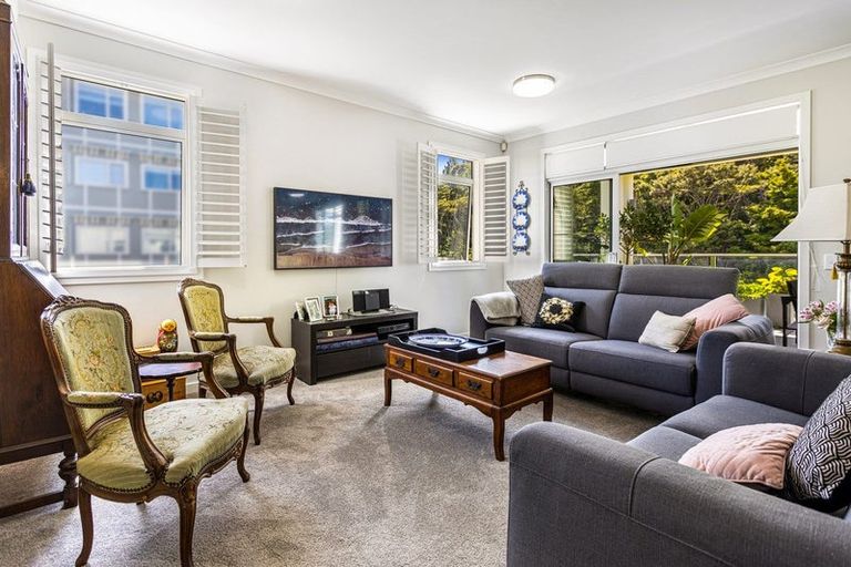 Photo of property in 16 Eaves Bush Parade, Orewa, 0931