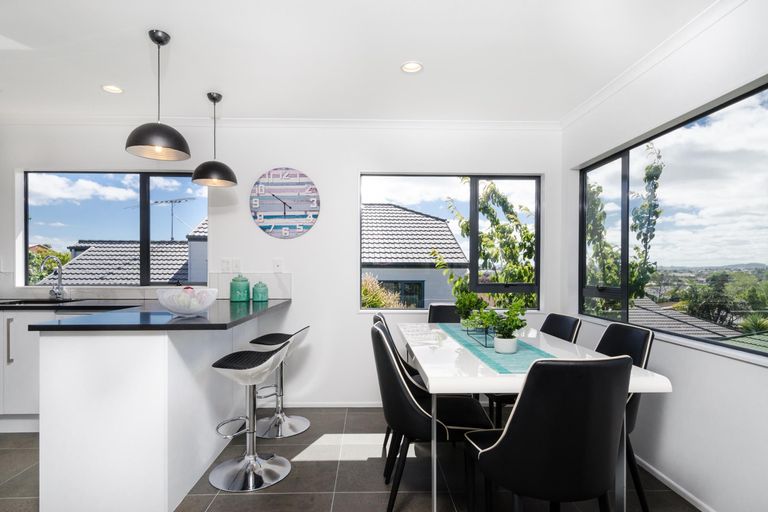 Photo of property in 14 Lesa Annis Place, Henderson, Auckland, 0612