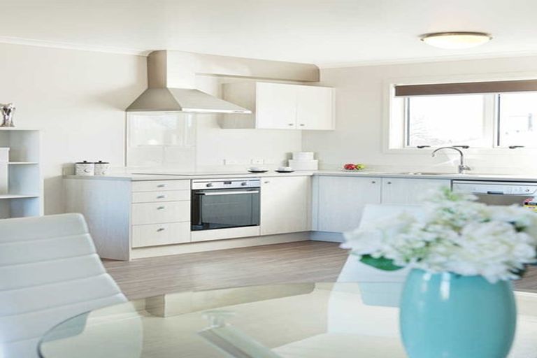 Photo of property in 15 Chiefs Court, Hamilton East, Hamilton, 3216