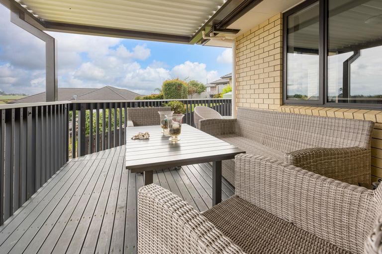 Photo of property in 24 Tokerau Crescent, Pukekohe, 2120