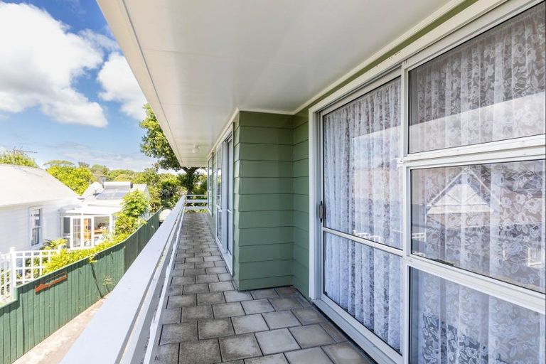 Photo of property in 4 Shortland Street, Lower Vogeltown, New Plymouth, 4310