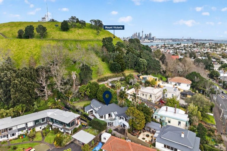 Photo of property in 12a Albert Road, Devonport, Auckland, 0624