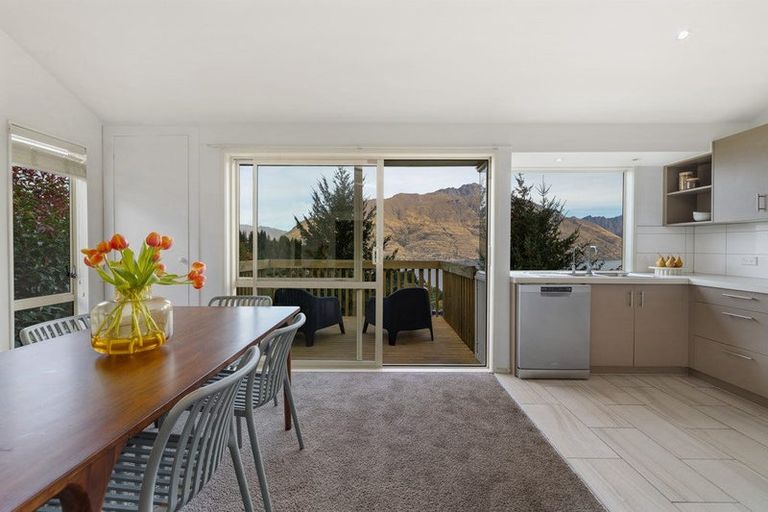 Photo of property in 2a Bird Place, Fernhill, Queenstown, 9300