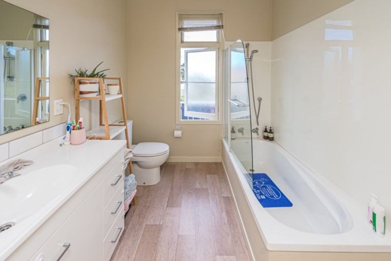 Photo of property in 51 Maxwell Avenue, Durie Hill, Whanganui, 4500