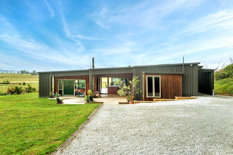 Photo of property in 1266 Wharerata Road, Muriwai, Gisborne, 4072