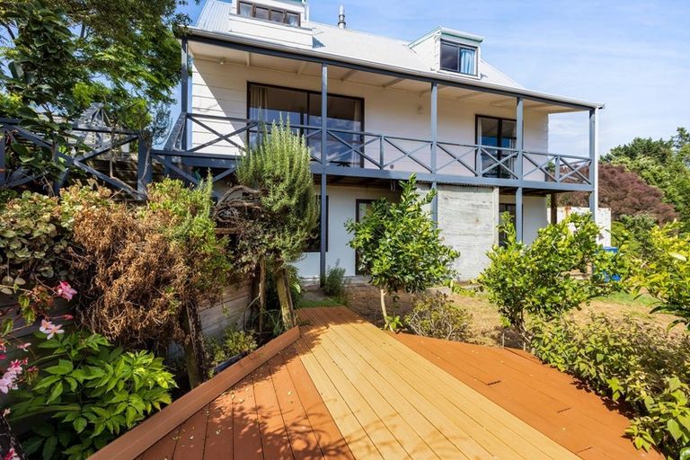 Photo of property in 10 Ranfurly Street, Frankleigh Park, New Plymouth, 4310