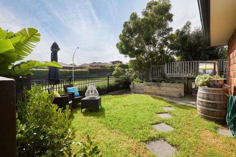 Photo of property in 16 Olive Close, Omokoroa, 3114