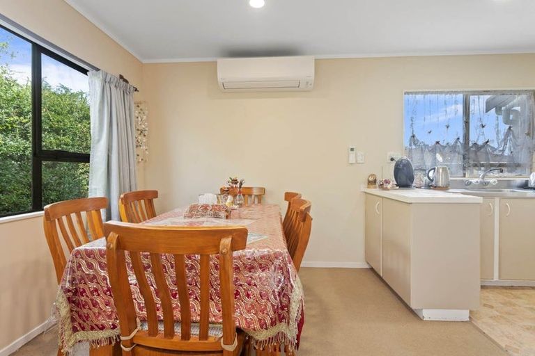 Photo of property in 21 Flaunty Place, West Harbour, Auckland, 0618